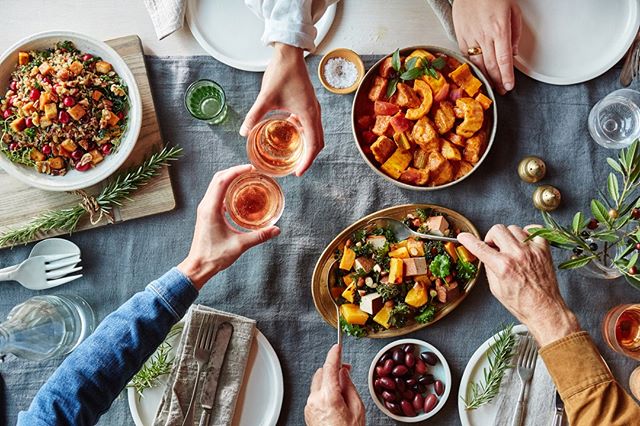 Whether your shared table includes turkey, tofu (or something else entirely!), we hope you enjoy full bellies and full hearts this Thanksgiving season. Remembering to look for the good and to be thankful for what we might take for granted is a practice that shapes how we approach our work, each other, and our communities. Photo by @colinprice, styling by @jeffreylarsen_foodstylist, props by @glennjenkins, all for @hodofoods. #chendesign